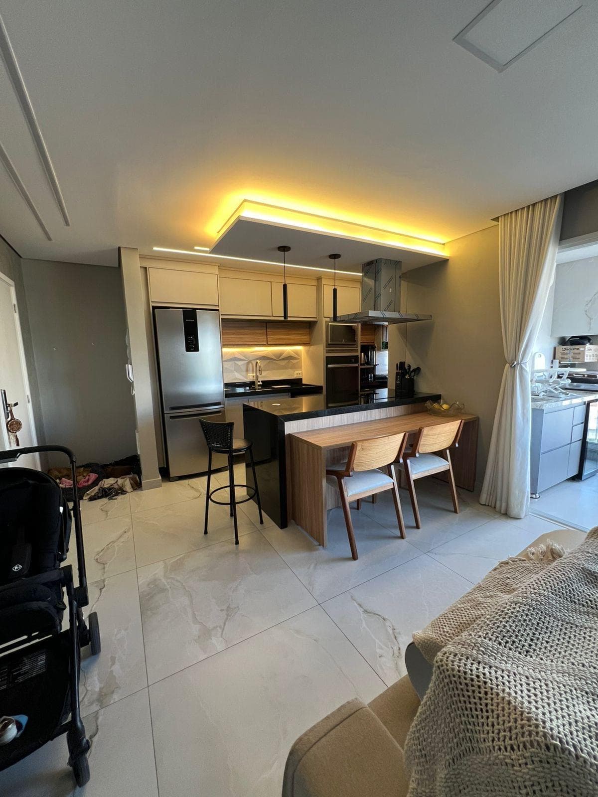 Apartamento com 3 quartos, suíte e varanda gourmet no Ipoema